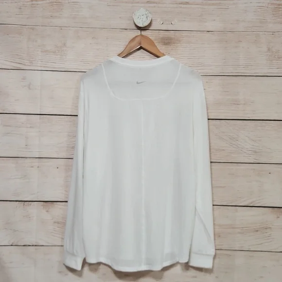 NWT Nike Traing Dri-FIT White Long Sleeve Tee Shirt Medium - Picture 7 of 8